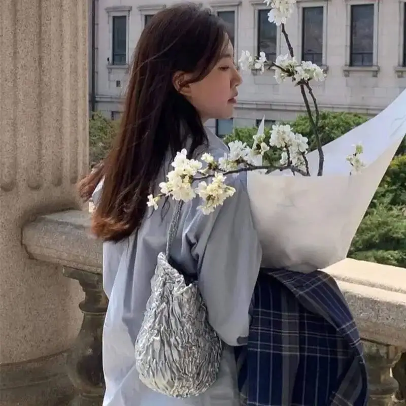 

Bloom Sier Folds Handbags Women New Vintage Drawstring Casual Crossbody Bags Purse Female Haruku Solid Messenger Bag Y2k