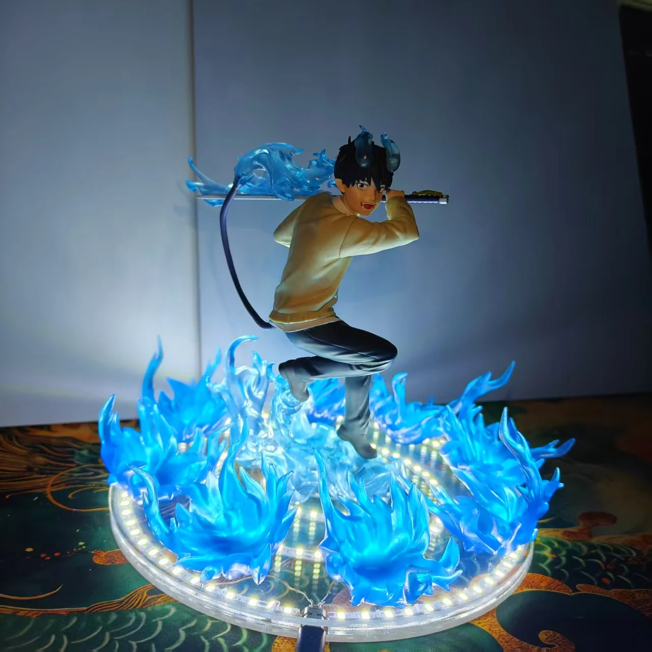 Ao geen Exorcist Anime Okumura Rin Vlammen van Satan Blauw DIY Model Beeldje Actiefiguren & Basis & Lamp Collectie Decoratie