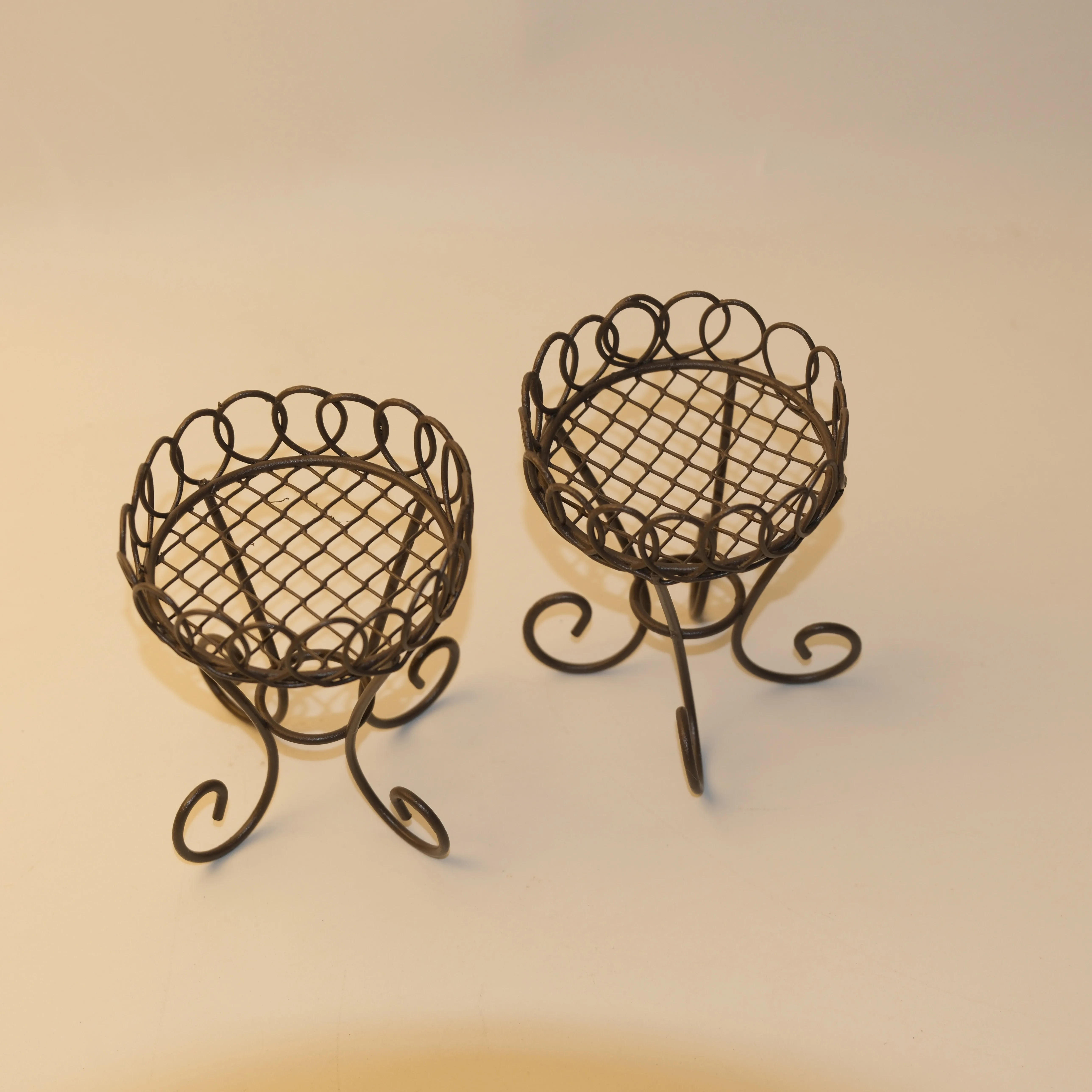 Iron Wire Shelf/Mini Wrought Iron Small Table/Flower Pot Bracket/Photo Props/Suitable for Indoor Outdoor Gardening Decoration view 4