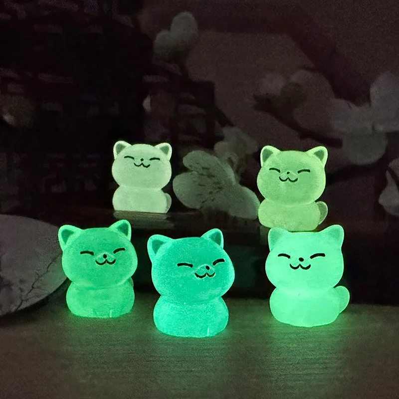 Figurki miniaturowy Noctilucent uroczy kolorowy kot ozdoby zewnętrzne mikro do Hoom dekoracje do pokoju akcesoria biurowe