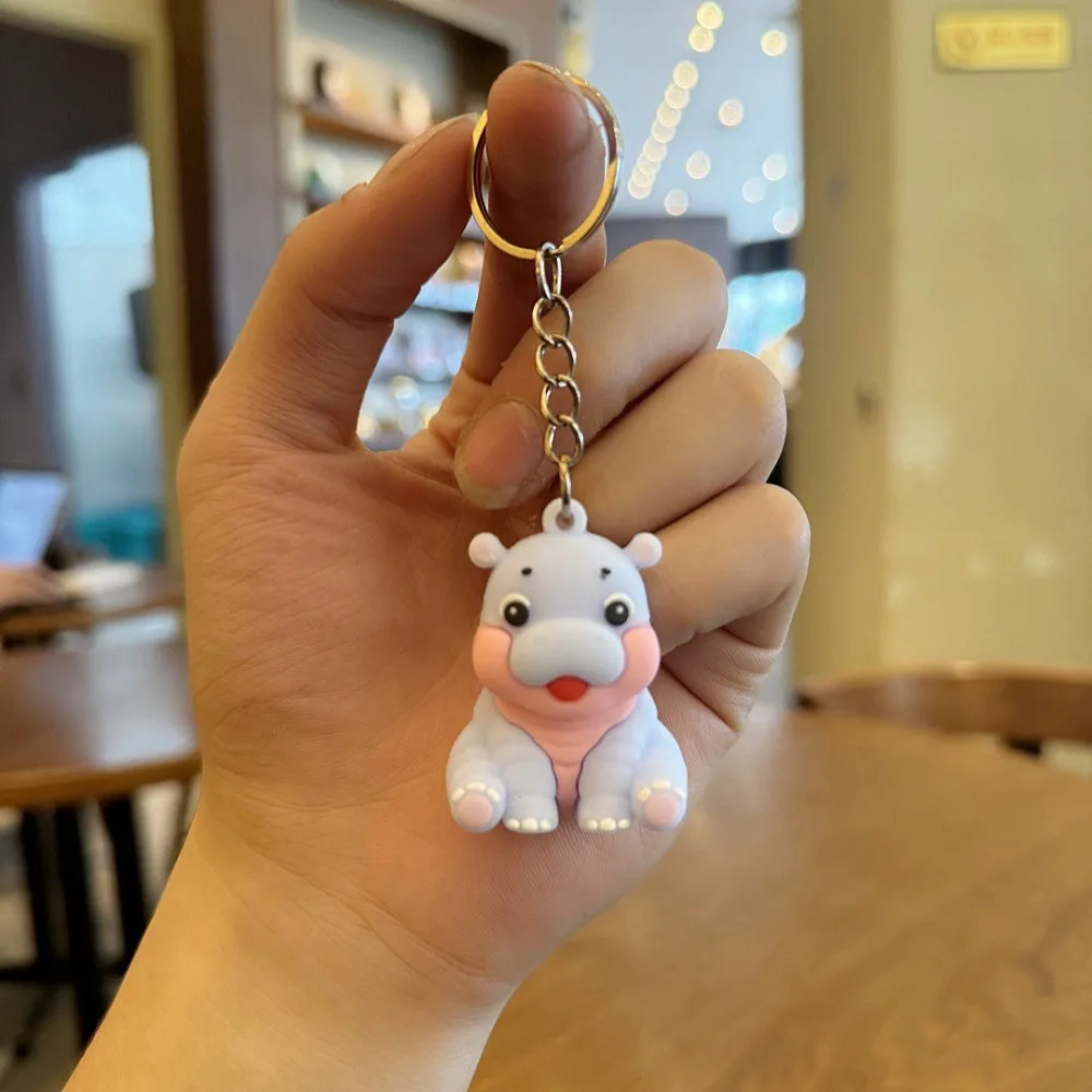 4 Uds lindo llavero colgante de hipopótamo dibujos animados goma suave pareja llaveros MooDeng hipopótamo creativo llavero de coche