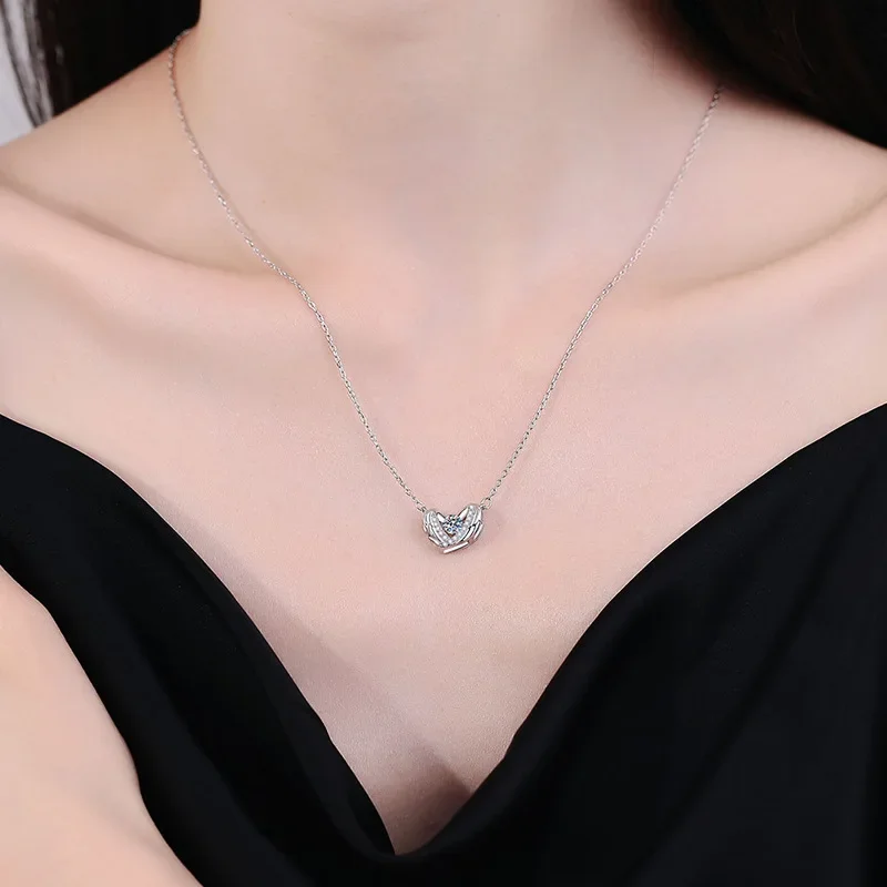 

18K gold inlaid diamond necklace pendant, D color 0.3carat moissanite PT950 platinum, fashionable and simple pendant