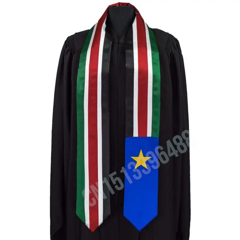 ผ้าพันคอธงชาติซูดานใต้ ลายพิมพ์ด้านบน สำหรับงานรับปริญญา ผ้าคลุมไหล่สำหรับนักศึกษาต่างชาติ ผู้ใหญ่ ใช้ได้ทั้งชายและหญิง อุปกรณ์เสริมสำหรับงานปาร์ตี้