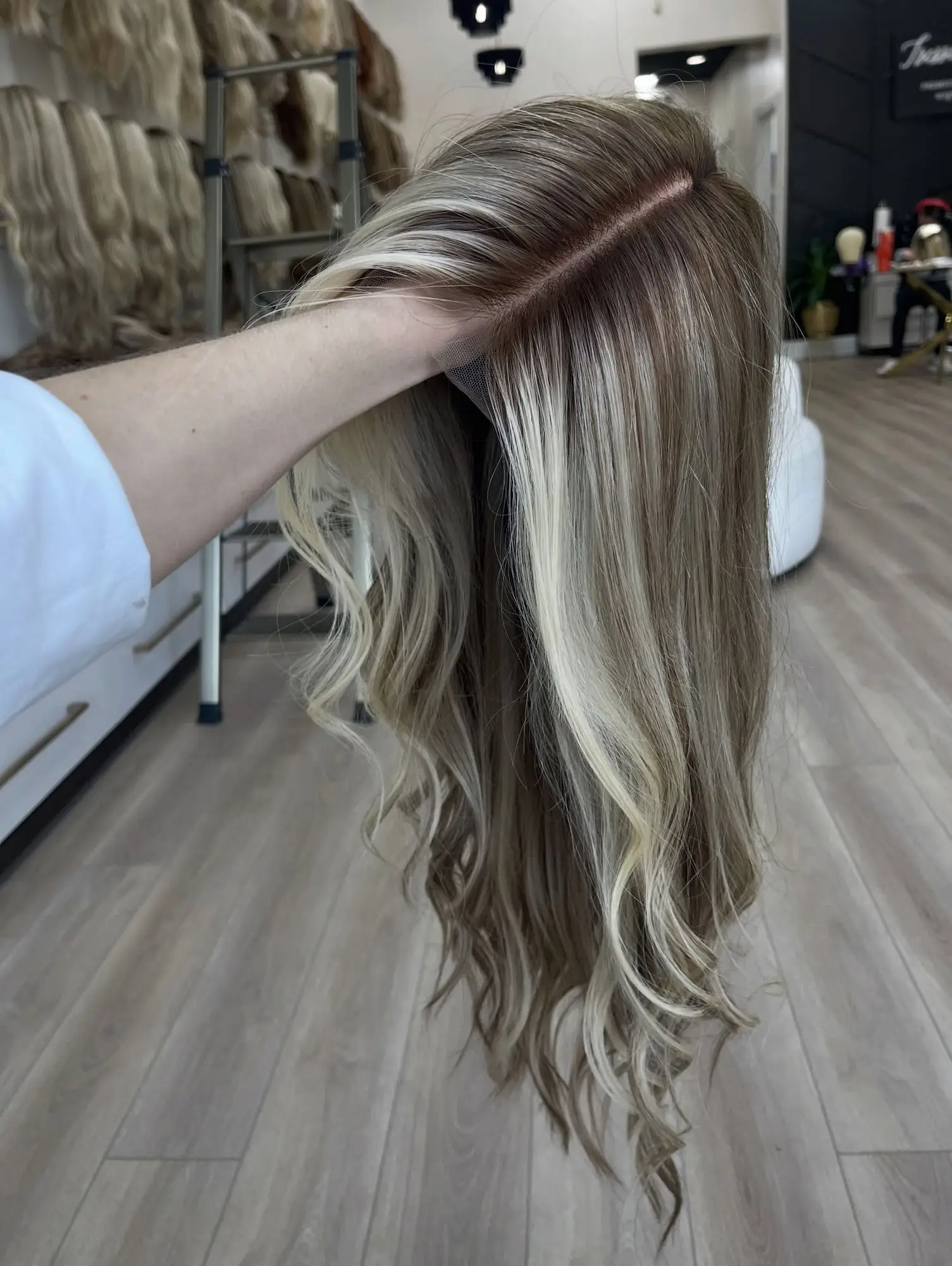 30 Inches Ombre Ash Platinum Blonde Highlights Comfortable Synthetic Lace Top Wigs Pre Plucked Natural Hairline Wigs Top Sale