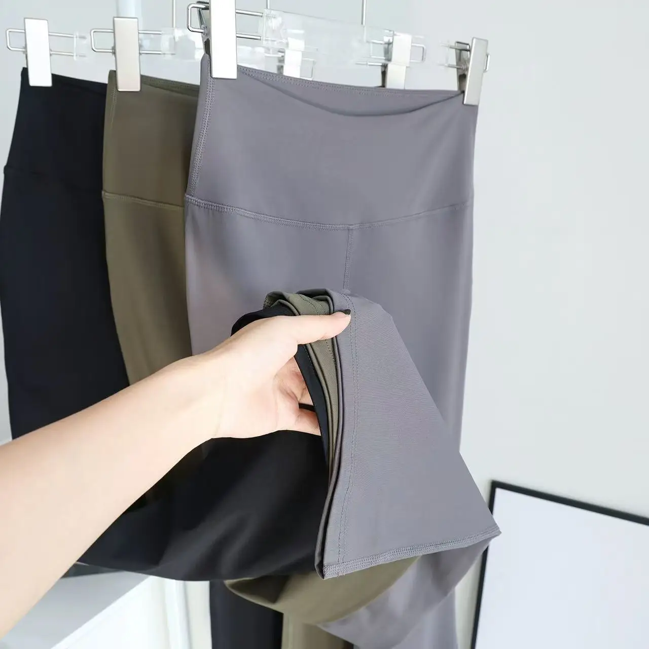 عارية عالية الخصر Cinching الورك رفع اللياقة البدنية ممارسة مرونة جرس أسفل السراويل النساء عادية في الهواء الطلق تشغيل اليوغا السراويل