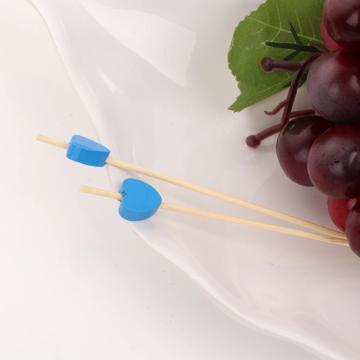 

Heart Shaped Fruit Picks Disposable Cocktail Sticks Bamboo Decorations for Bar KTV Home Fruit Skewers Party Supplies