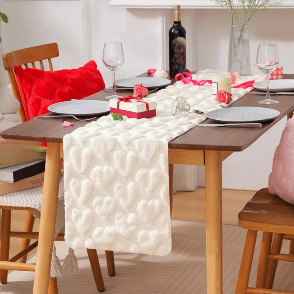 

Romantic Love Heart Table Runner Thickened Fuzzy Valentine's Table Flag Embroidery Dining Table Runner Valentine's Day