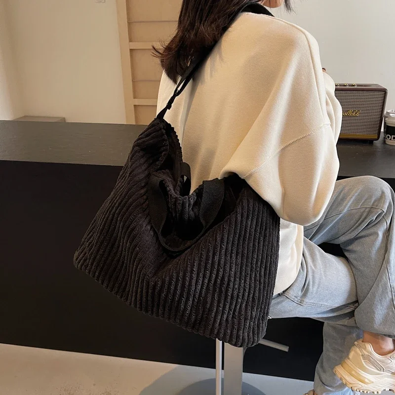 Leisure Commuting Large Capacity Tote Bags Hot Sale Corduroy Shoulder Bags 2024 Autumn and Winter Versatile Solid Color