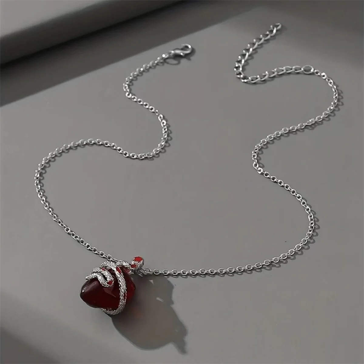 Halloween Kreative Schlangen-Umwickelte Rote Herz-Anhänger-Halskette für Damen und Herren, Gothic Punk Dornen-Rosen-Blumen-Choker, Party-Schmuck – Detail 20