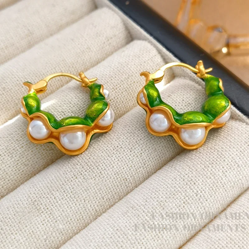 

Original retro light luxury green pea shape earrings niche design