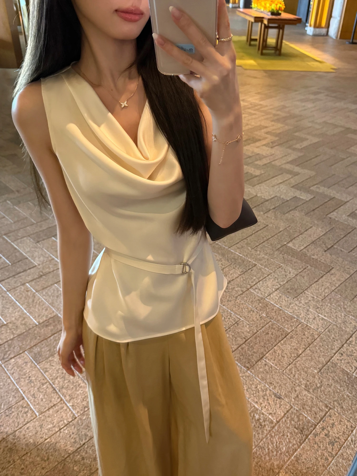 Elegant Pusumede Sleeveless Vest Women's Design Sense Waist Cinching Strap Top Flip Collar Polyester Fiber Outerwear