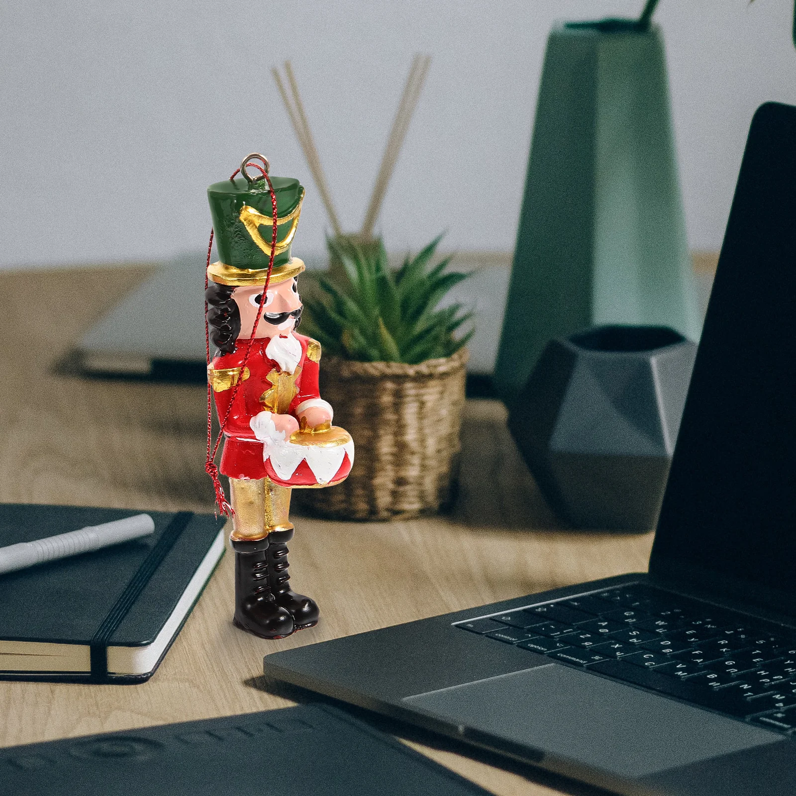 

2Pcs Resin Nutcracker Pendant Christmas Hanging Nutcracker Decoration Xmas Ornament for Home Office Car Xmas Resin Nutcrackers