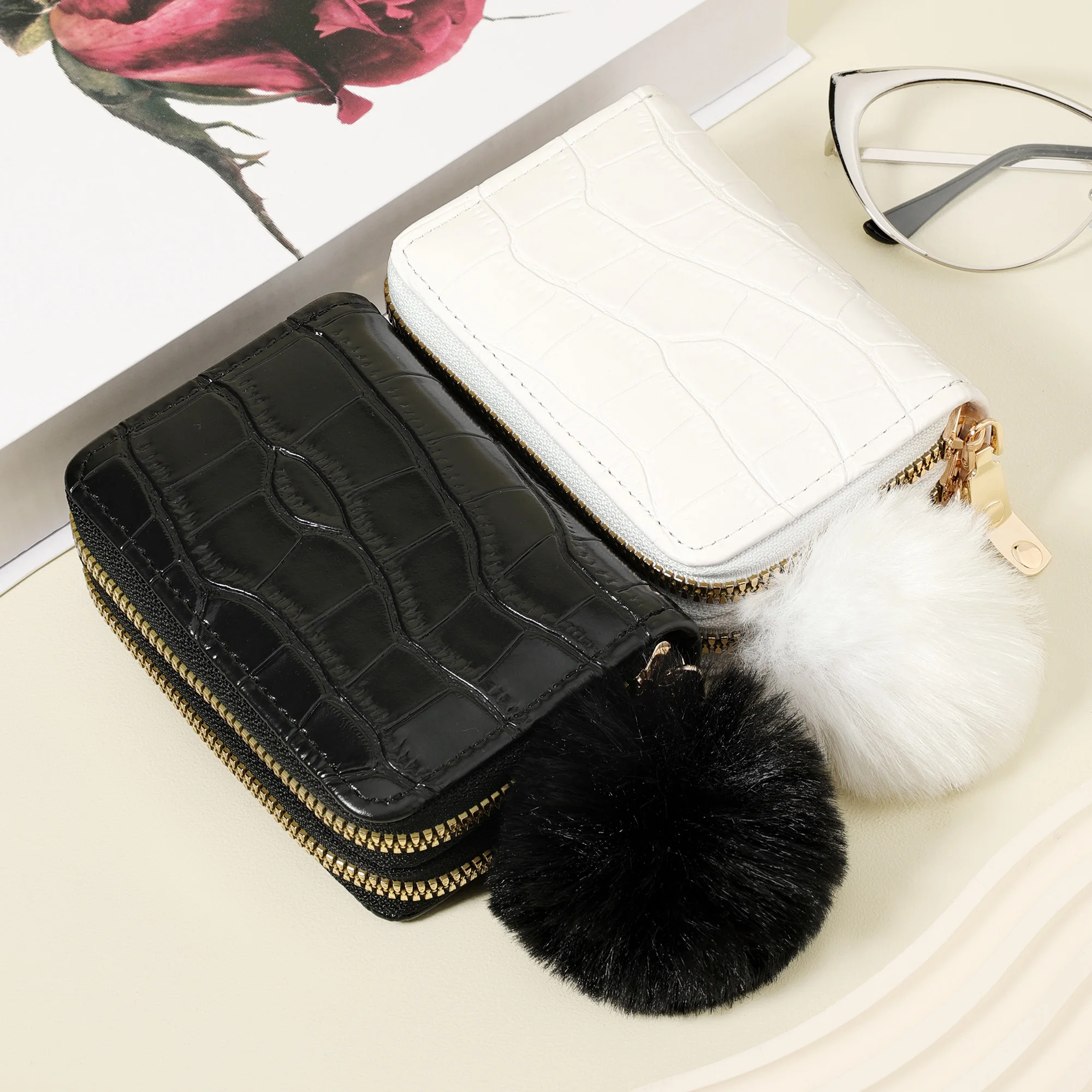 حامل بطاقات رفيع للغاية، خفيف الوزن، نقدي محمول، بطاقة الهوية، بطاقة الائتمان، محفظة جيب للعملات المعدنية، مزين بوم بوم رقيق، F