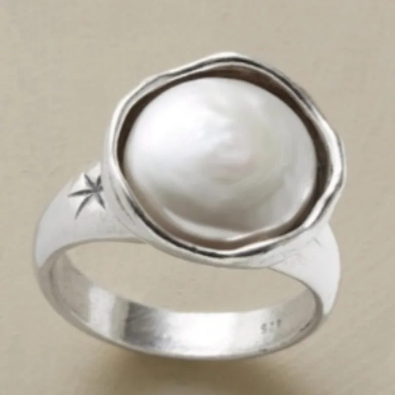 Vintage-Ring mit eingelegten Imitationsperlen für Damen, trendige silberfarbene Farbe, handgeschnitzt, für den täglichen Gebrauch, Party-Schmuck, Jubiläumsgeschenk