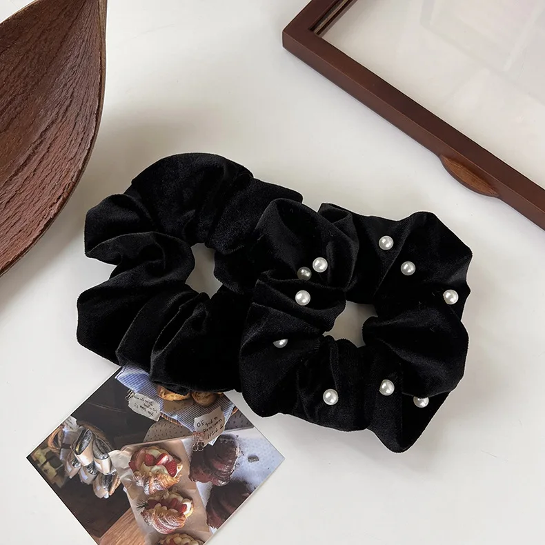 Fashion Women Black Velvet Hair Scrunchies Vintage Pearl Elastic Hair Bands Elegant Hair Ties Simple Ponytail Holder Head Bands