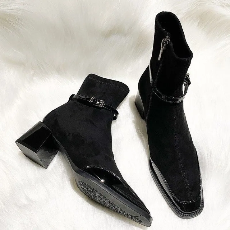Sepatu Booties Model Buckle Fashion, Ujung Persegi, Panel Suede, Ritsleting Samping, Sol Lembut Anti Selip, Hak Blok Tunggal