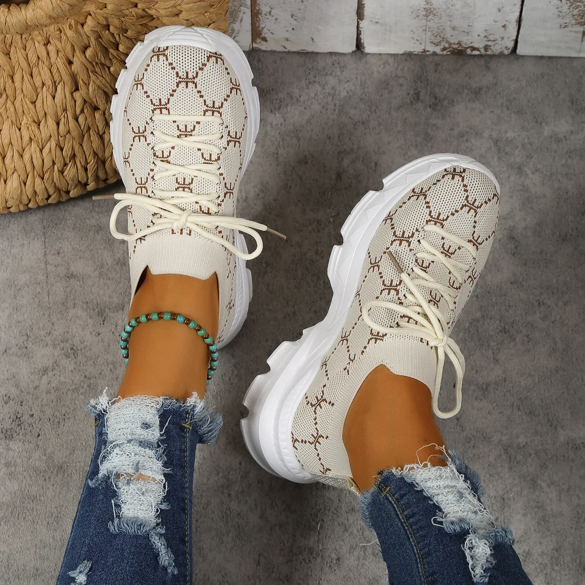 Women\'s Mesh Knitting Flat Shoes Lace-up Round Toe Breathable Sneakers Women Autumn Soft Sole Footwear Ladies Wedge Sport Shoes