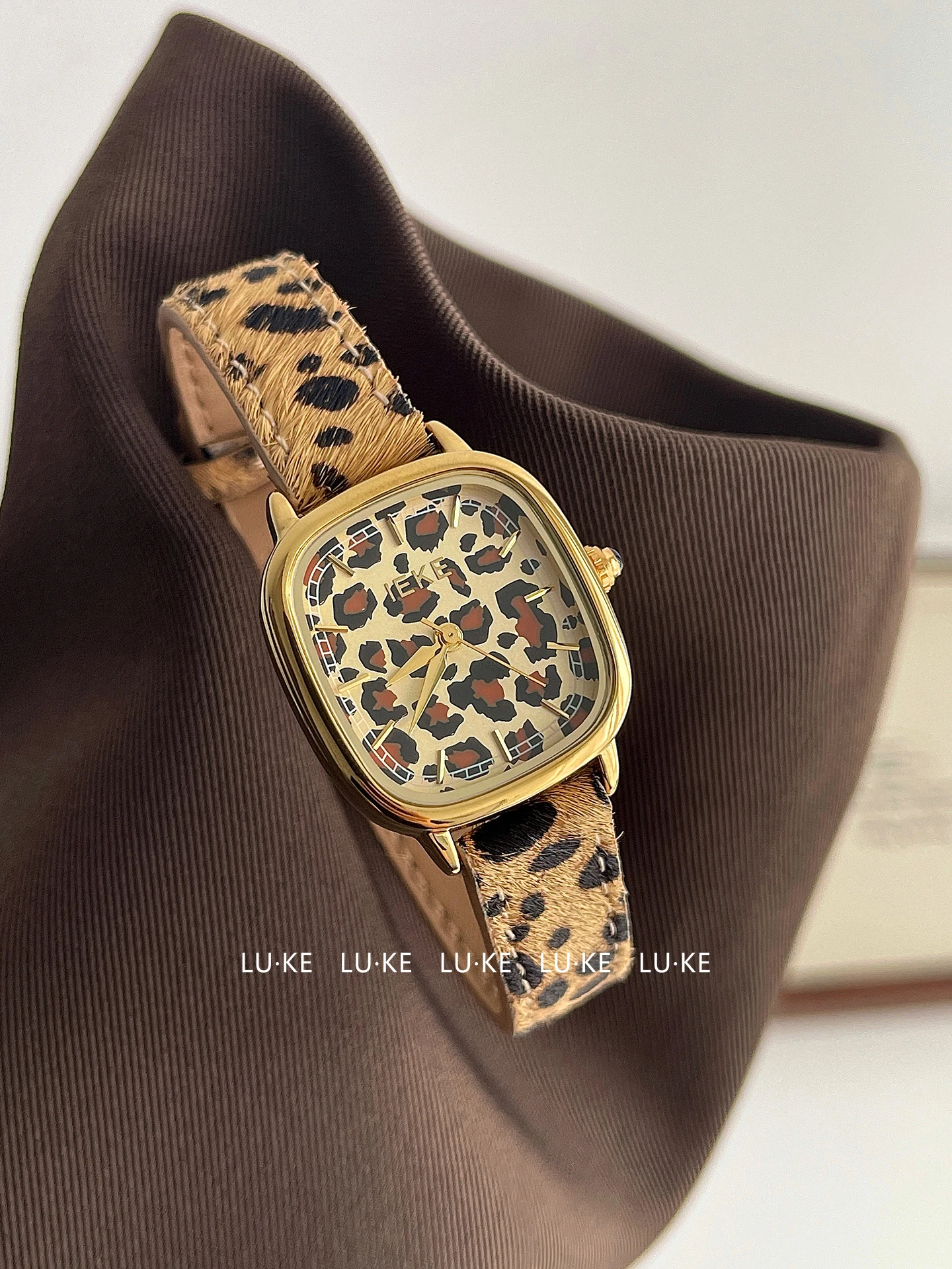 تصميم نسائي عصري وعصري بحزام جلدي جديد، ساعة كوارتز راقية وأنيقة للنساء، ساعة يد نسائية رشيقة #1