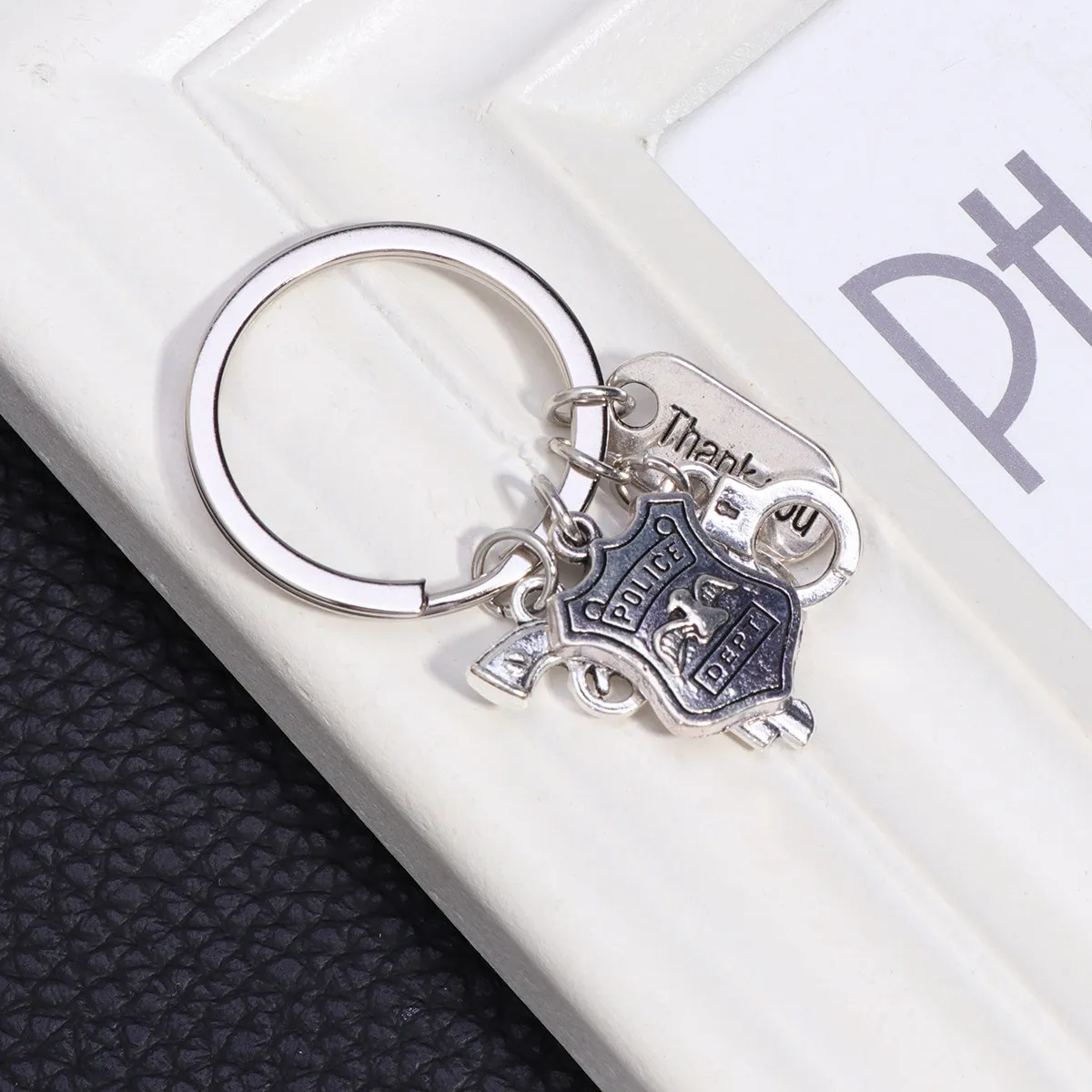Exquisite Detail Police Keyring Premium Metal Thanksgiving Keychain Creative Hanging Decor for Keys Phone Bag Car Gift