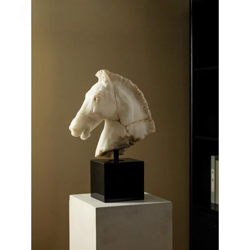 

Light luxury high-end horse ornament retro entrance living room office decoration art high-end housewarming opening gift