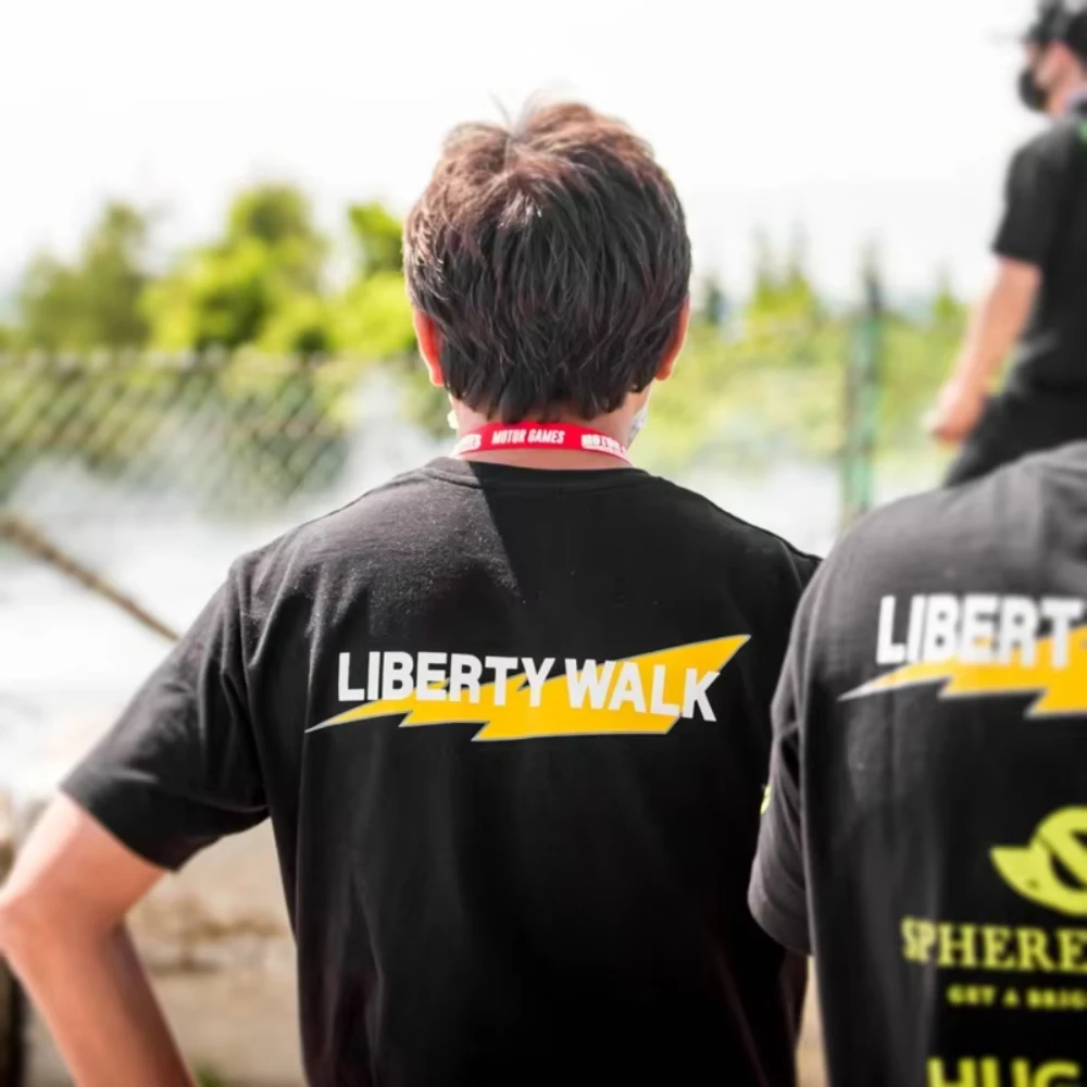 

2025 Новая простая японская черная футболка LBWK, простая модная брендовая футболка с круглым вырезом и коротким рукавом, популярная повседневная свободная удобная летняя футболка