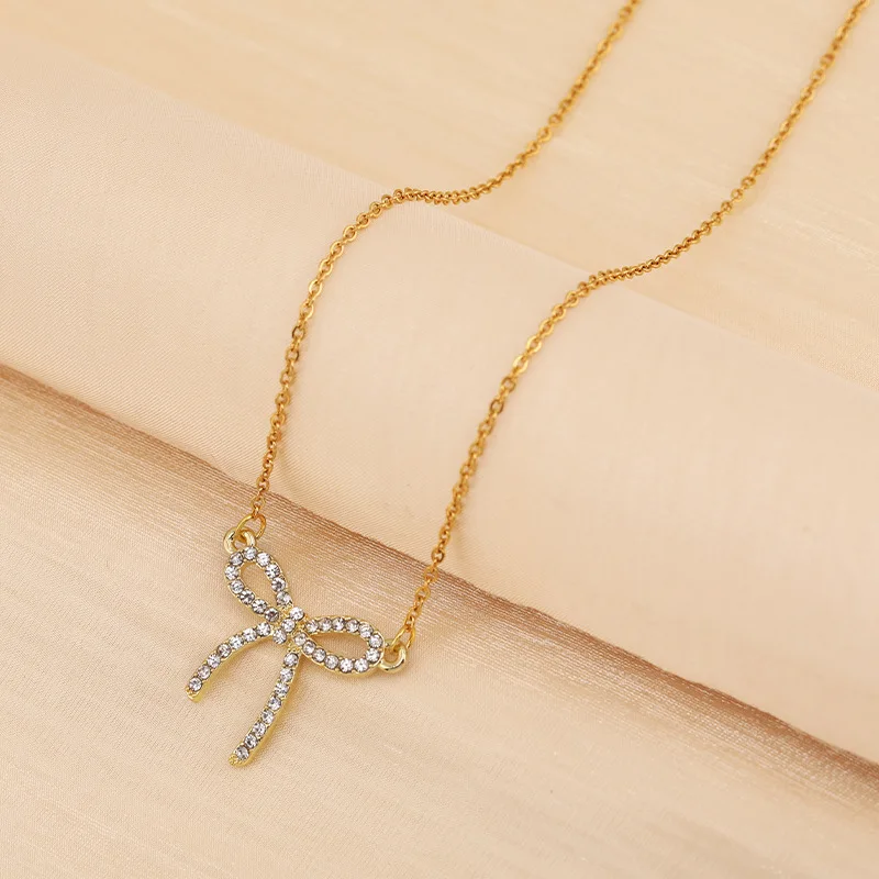 

The student collarbone necklace is very cool and fashionable. The bow necklace is a niche necklace specially designed for women