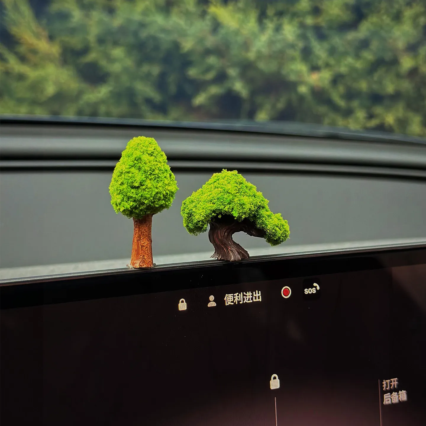 Creative Fortune Tree Car Ornament Dashboard Decor with Simulated Moss for Auto Interior Beautification