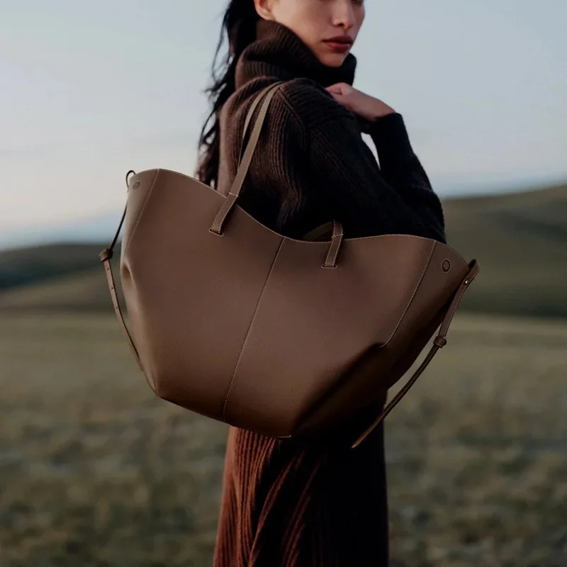 

2025 Новый классический элегантный стиль, большая вместительная сумка с крыльями, сумка через плечо, ретро, европейско-американская нишевая сумка-тоут подмышками