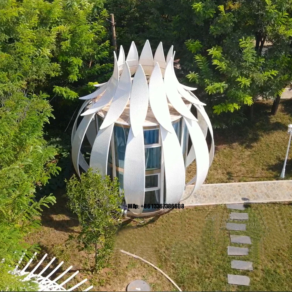 Premium Choice Flower-Shaped Eco Holiday Vacation House Prefab Resort Hotels Prefabricated Cabin With Maximize Natural Light