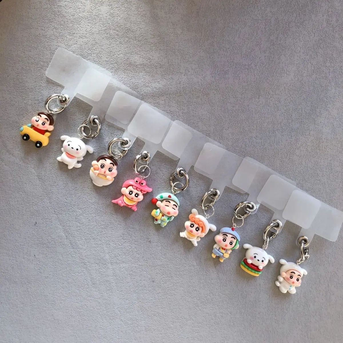 ใหม่ Kawaii Crayon Shin-Chan จี้พวงกุญแจโทรศัพท์มือถืออุปกรณ์เสริมอะนิเมะการ์ตูนนักเรียนน่ารักความงามเรซิ่นเครื่องประดับของขวัญ