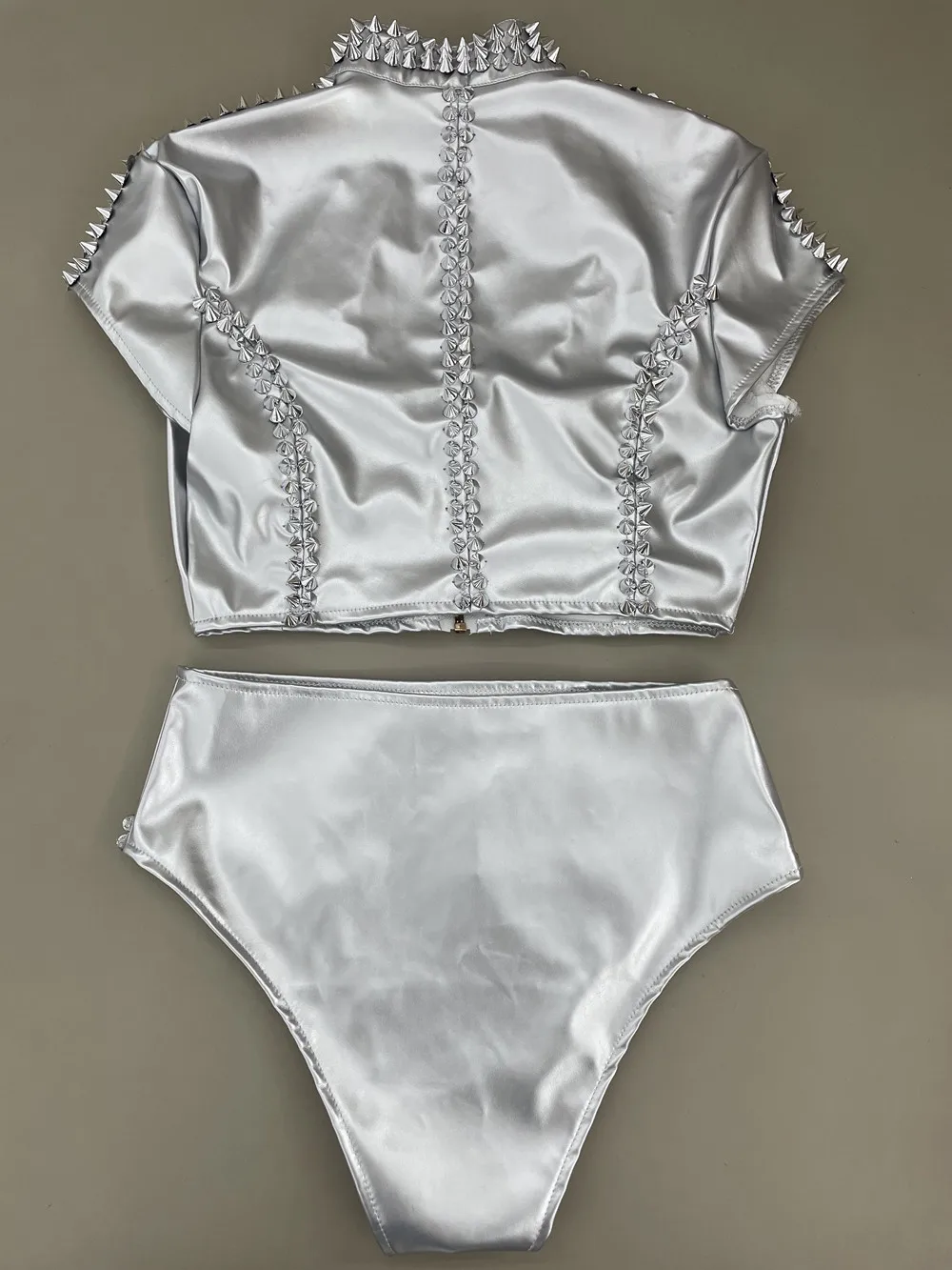 ملهى ليلي بار مثير DJ Gogo ملابس رقص راقصة فريق مرحلة الأداء مهرجان الملابس الفضة بولي Leather الجلود برشام القمم السراويل 2 قطعة