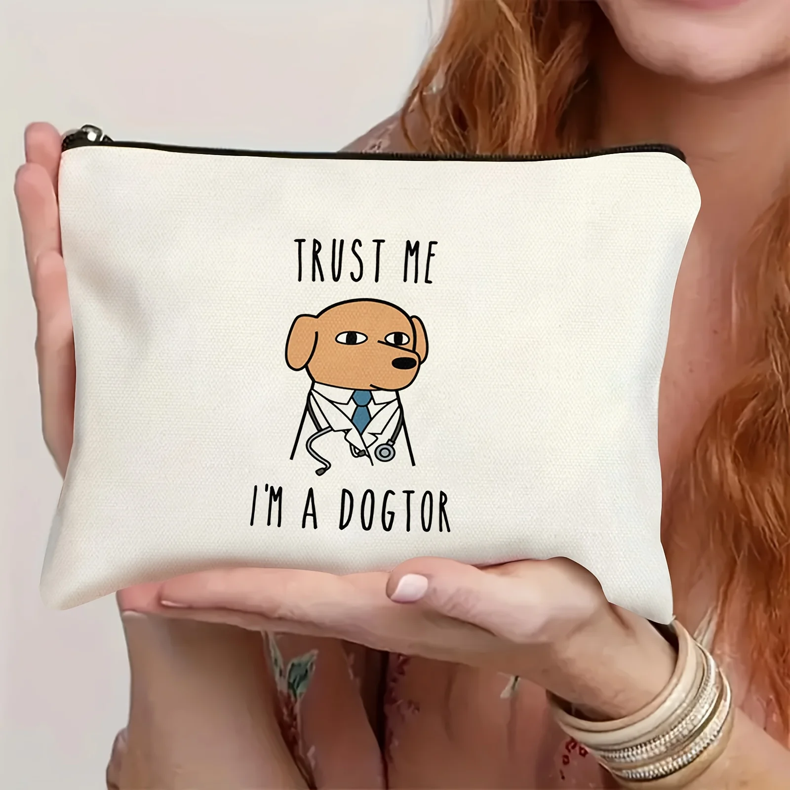 

Забавная косметичка с надписью «TRUST ME I'M A DOGTOR», мультяшный дизайн, на молнии, для любителей животных и ветеринаров