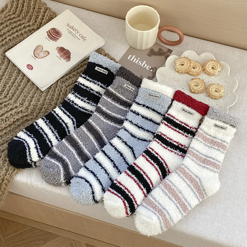 

1 Pair of Winter Coral Fleece Mid Tube Socks Fashionable Striped Warm Socks Comfortable and Breathable Home Floor Socks