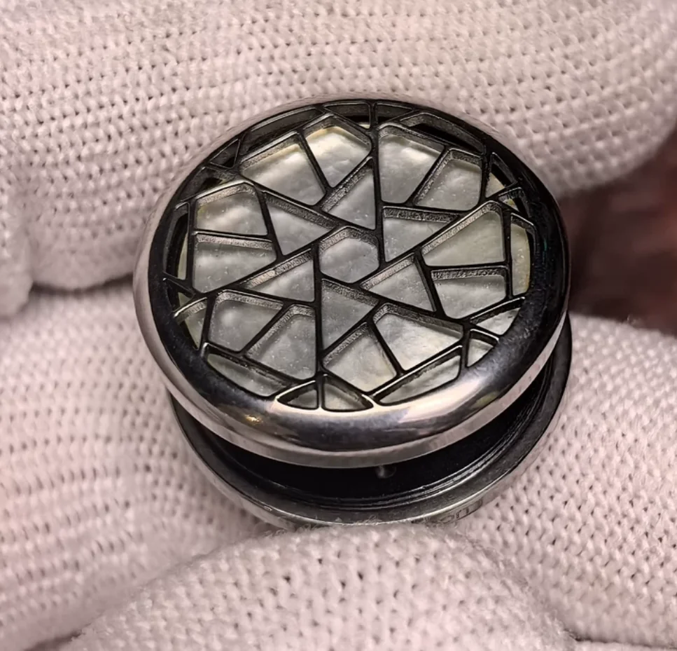 Used EDC Moonlight Fritillaria Flower Window Button 24.5 * 13mm Titanium Alloy spinner Fingertip gyroscope Decompression toys