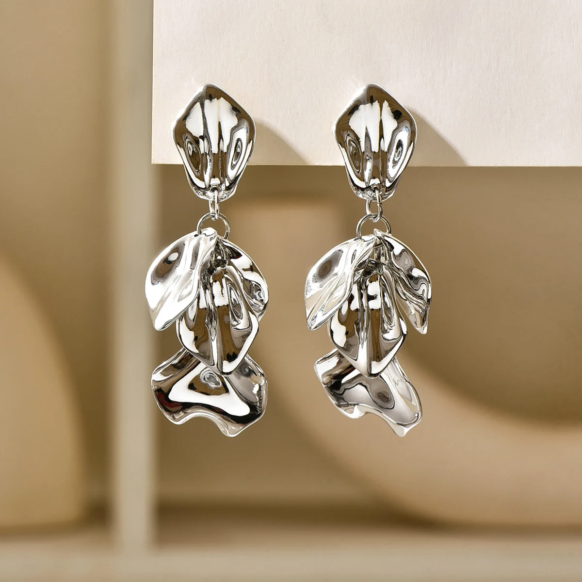 Elegant Geometric Pendant Earrings for Women Vintage Irregular Wrinkle Drop Earrings 2025 Fashion Jewelry Accessories
