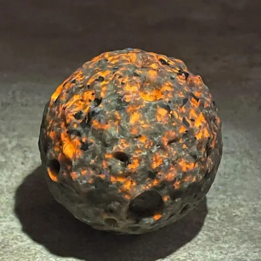 3-5cm Yooperlite Moon Fluoresce Sphere Natural Crystal Flame Stones Ball Energy Reiki Healing Crystal Crafts for Home Decoration