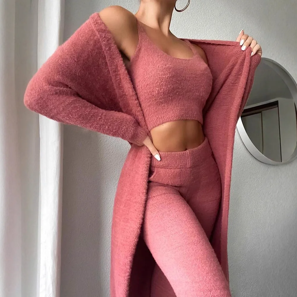 

Новый модный женский комплект 2026: сексуальный укороченный жилет с V-образным вырезом, брюки и топ из искусственного меха, облегающий крой, нежный стиль