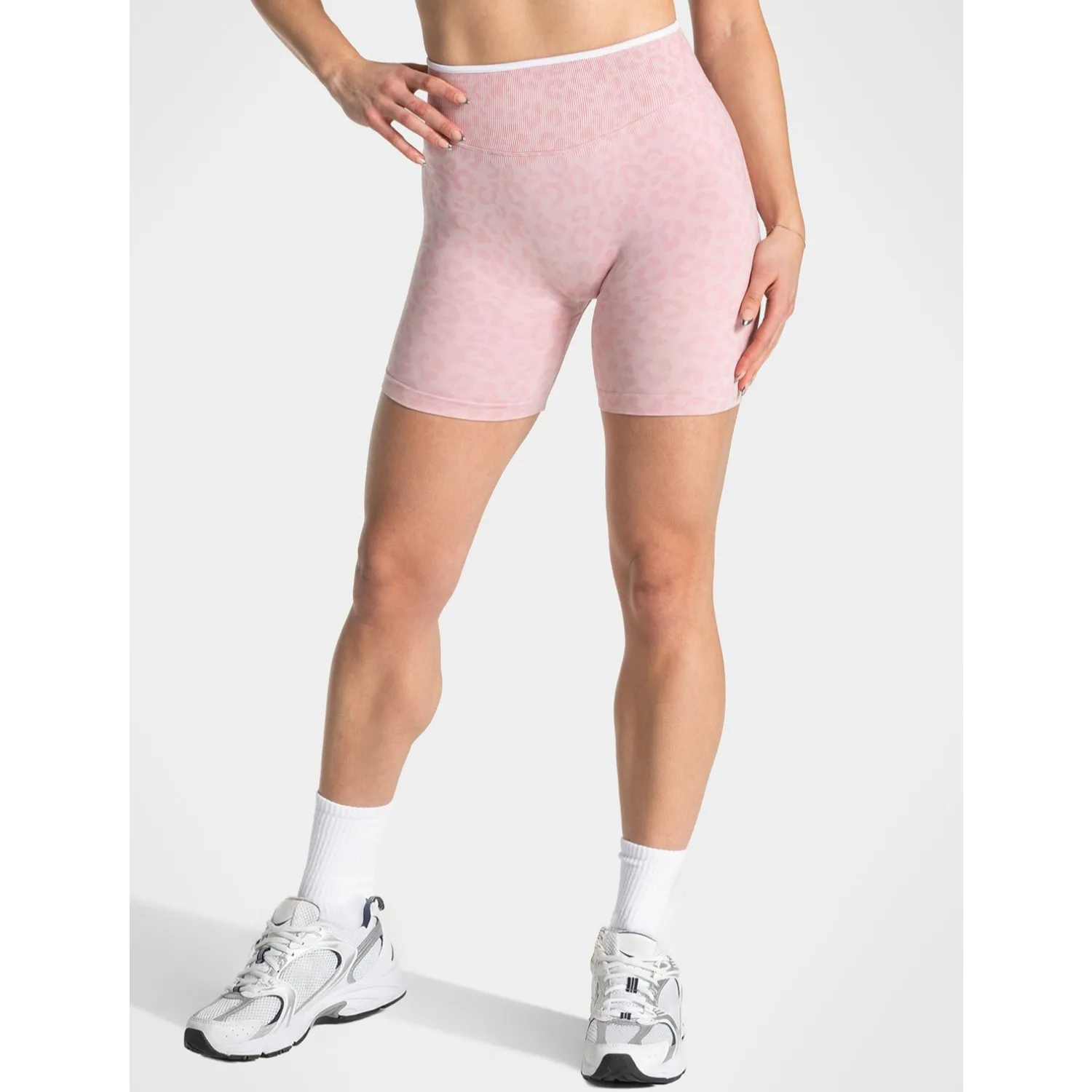 Sommer Damen Nahtlose Sportshorts mit Leopardenmuster Weißer Rand Kontrastierende Hochtaillierte Leggings Gym Yoga Übungs-Sportshorts – Detail 8