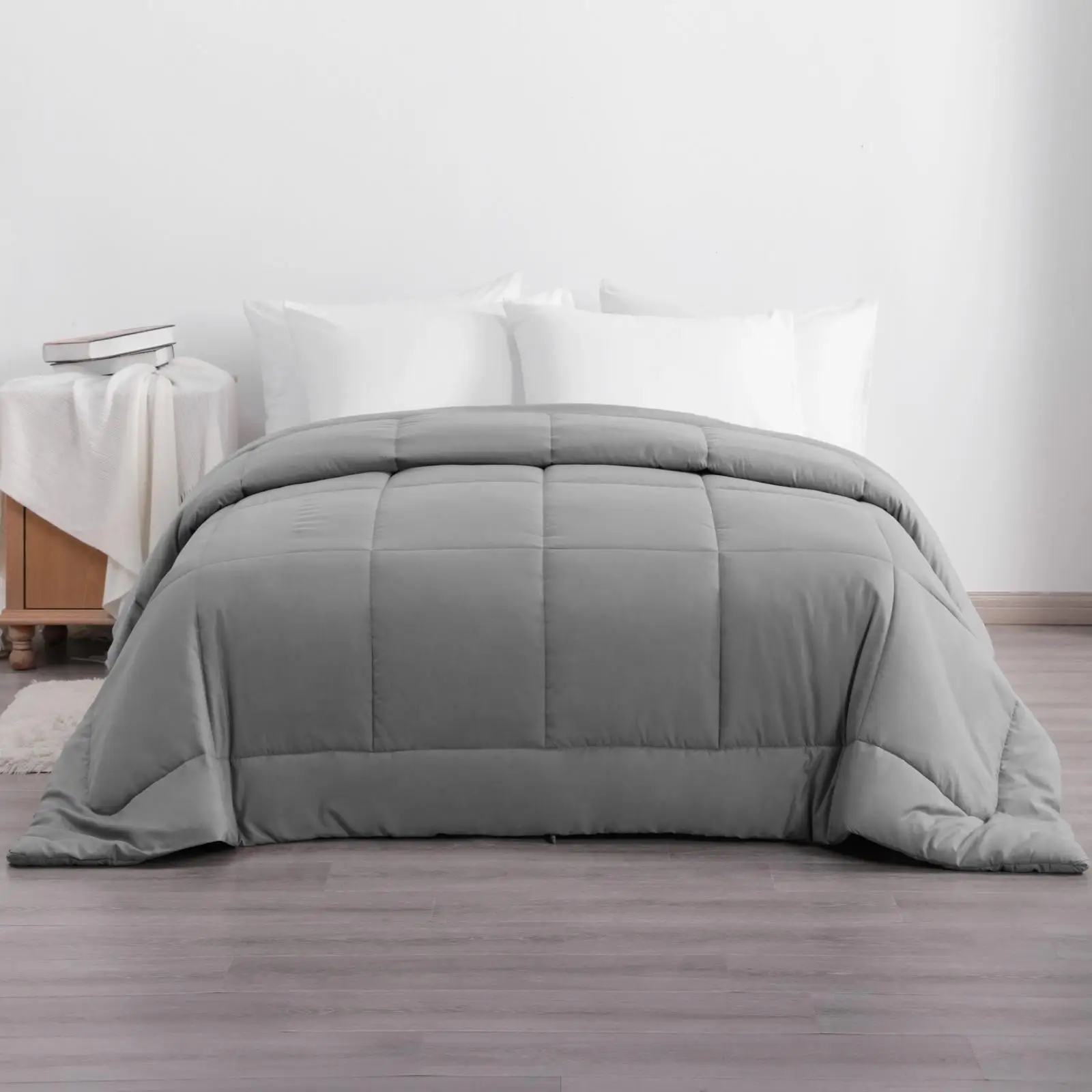 Luxury All-Season Down Alternative Duvet Insert Comforter Hypoallergenic Microfiber Box-Stitched Cooling Quilt Breathable Wrinkle-Resistant Bedding Blanket with Corner Tabs Machine Washable Smoke Gray Twin King Size