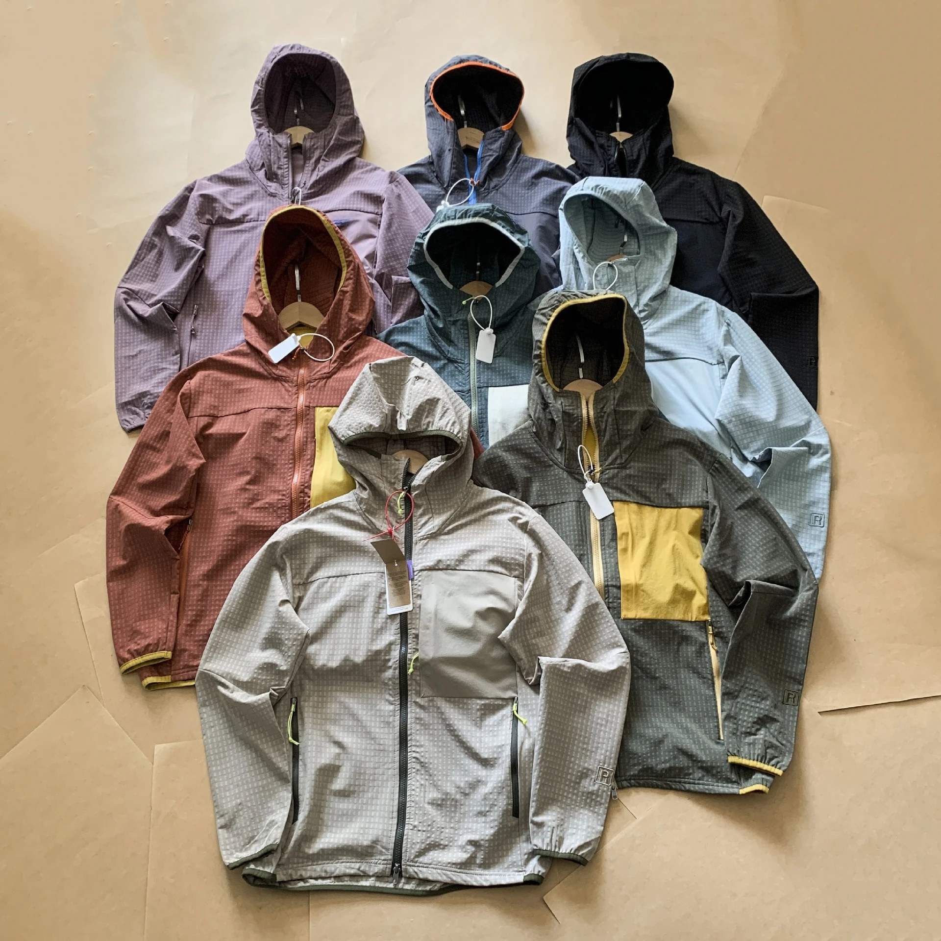 

Мужская и женская флисовая куртка на молнии R2, мягкая уличная легкая куртка с капюшоном, свитер с капюшоном для пары, зимняя мужская куртка