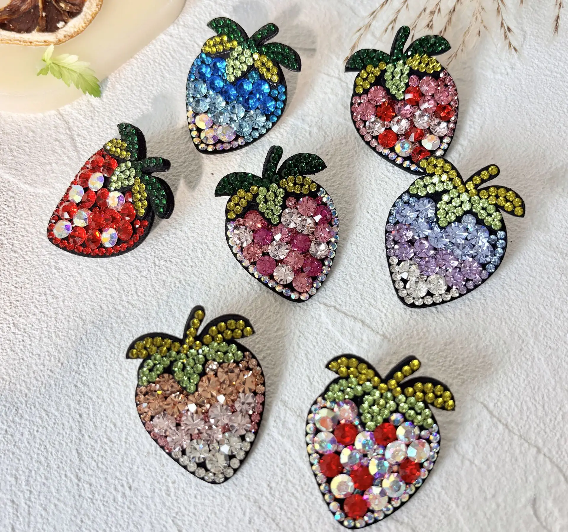 Cute Strawberry Hair Clips for Women Light Luxury Super Flash Crystal Hair Jewelry Accessories For Girls Trendy Gifts Wholesale