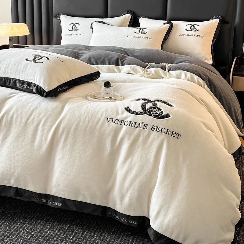 

Customizable Xiaoxiangfeng milk fleece four-piece set 2024 new winter antistatic quilt cover bed hat