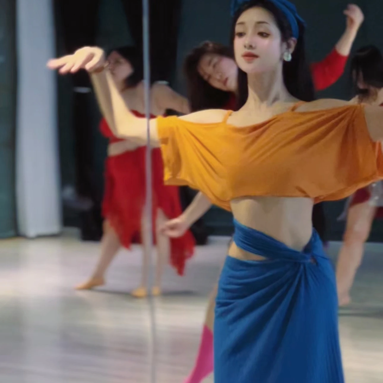 새로운 BellyDance 세트 공연 의상 여성 섹시한 기질 연습복 성인 오리엔탈 댄스 전문 훈련 복장