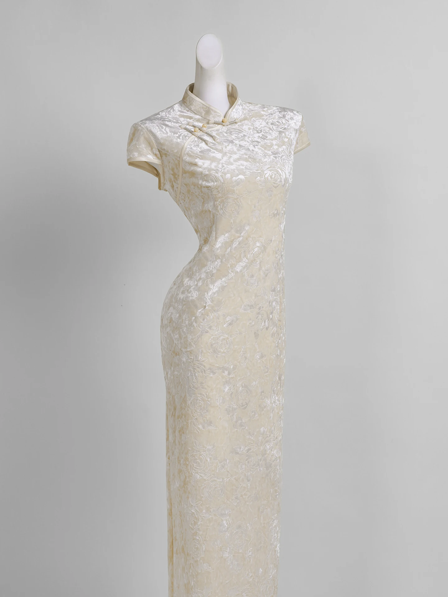 

Retro Republic of Chi Velvet Svel Young Tailored Version Breathable Low Slit Long Qipao for Women