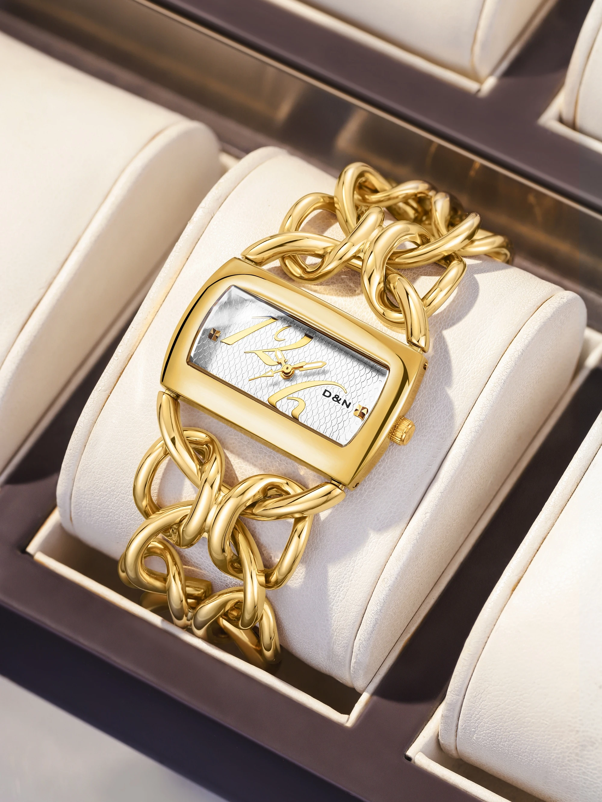 【DAYAND NIGHT】2025 New Women's Luxury Gold Quartz Bracelet: A Chic Statement Piece from Trend-Driven Designers