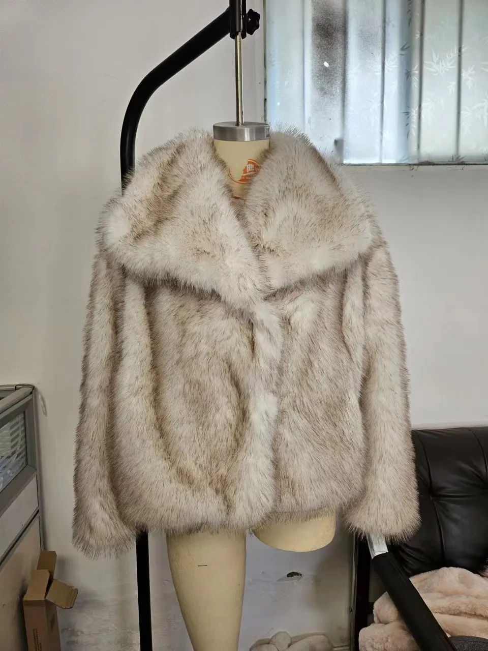 Meyyithun Women's Coat Fashionable Fake Fur Jacket Large Collar Fox Pelt Lookalike Women's Winter Thickened Stand Collar Coat