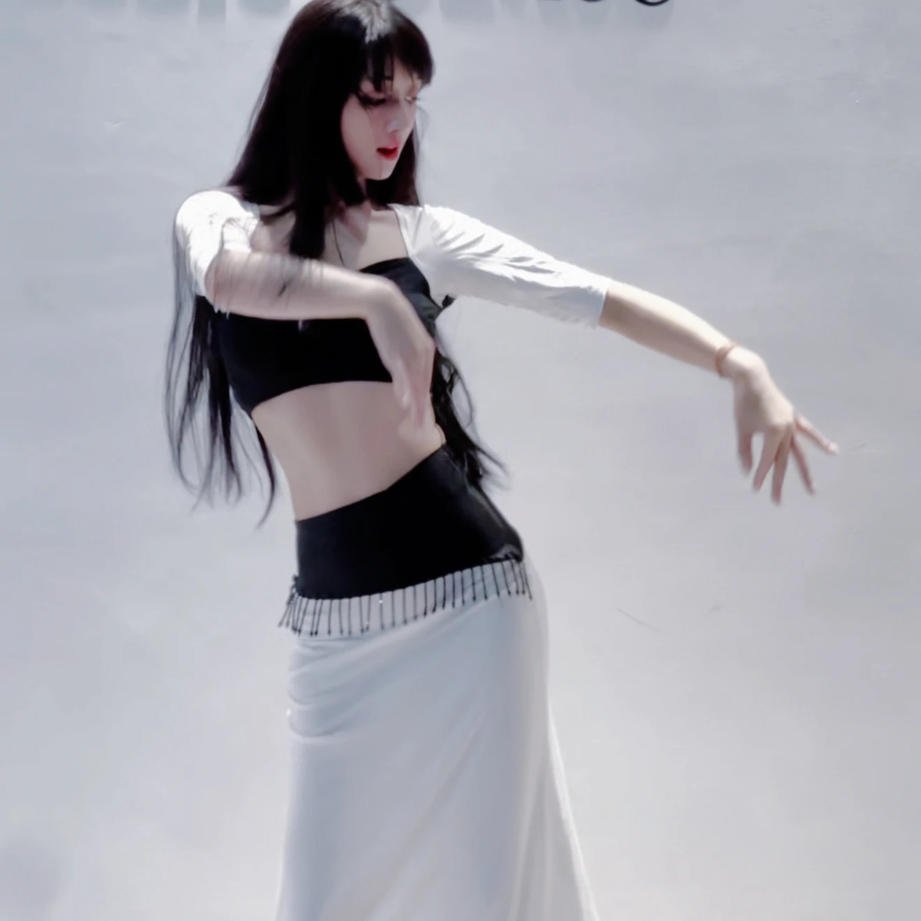 2025 ملابس رقص شرقي المرأة مثير بلوزة برقبة على شكل v + شرابة تنورة طويلة مجموعة الكبار الرقص الشرقي أداء المهنية الزي