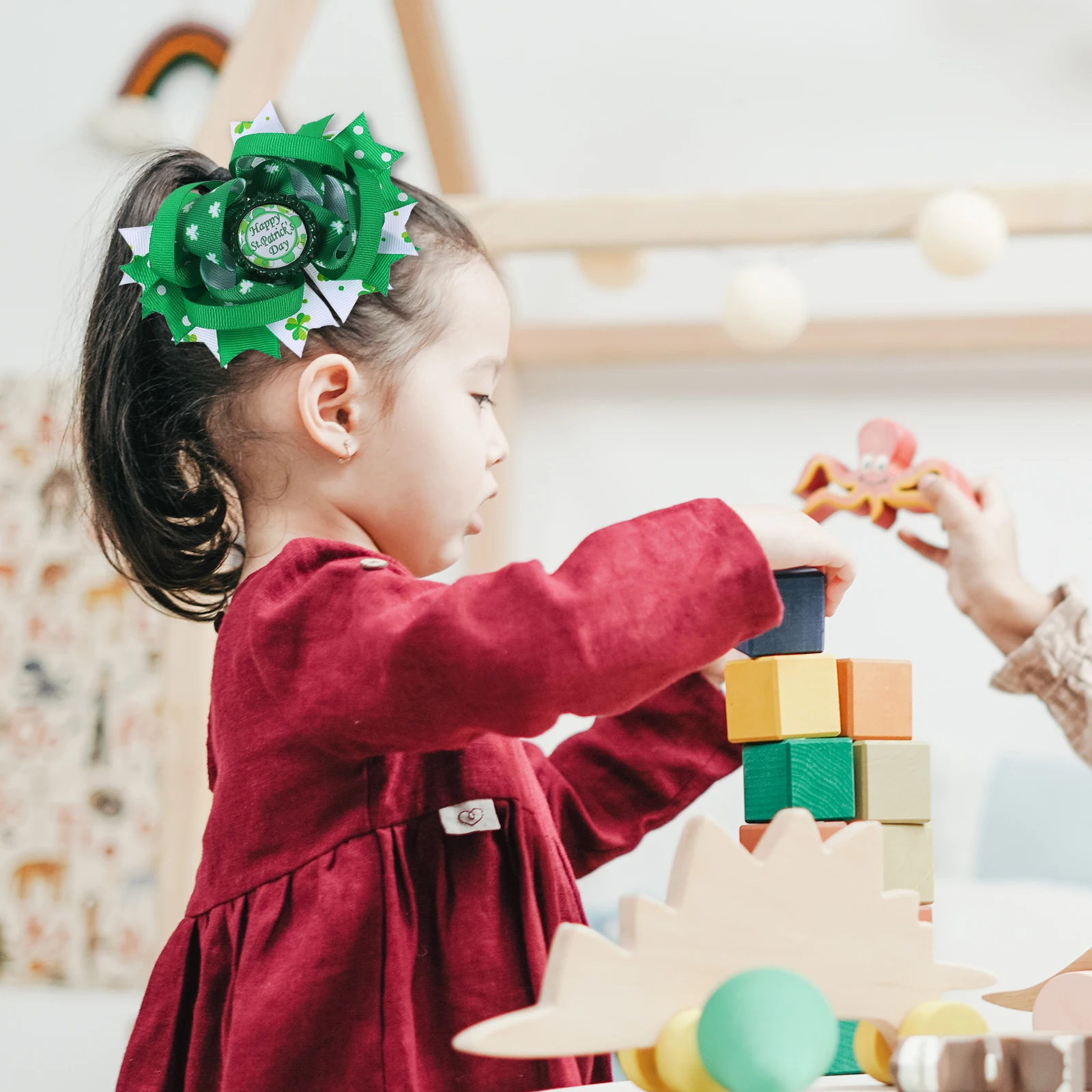 

2 Pcs Four Leaf Clover Hair Clips Premium Fabric Metal Shamrock Design Saint Patrick Day Supplies Hair Bow Kids