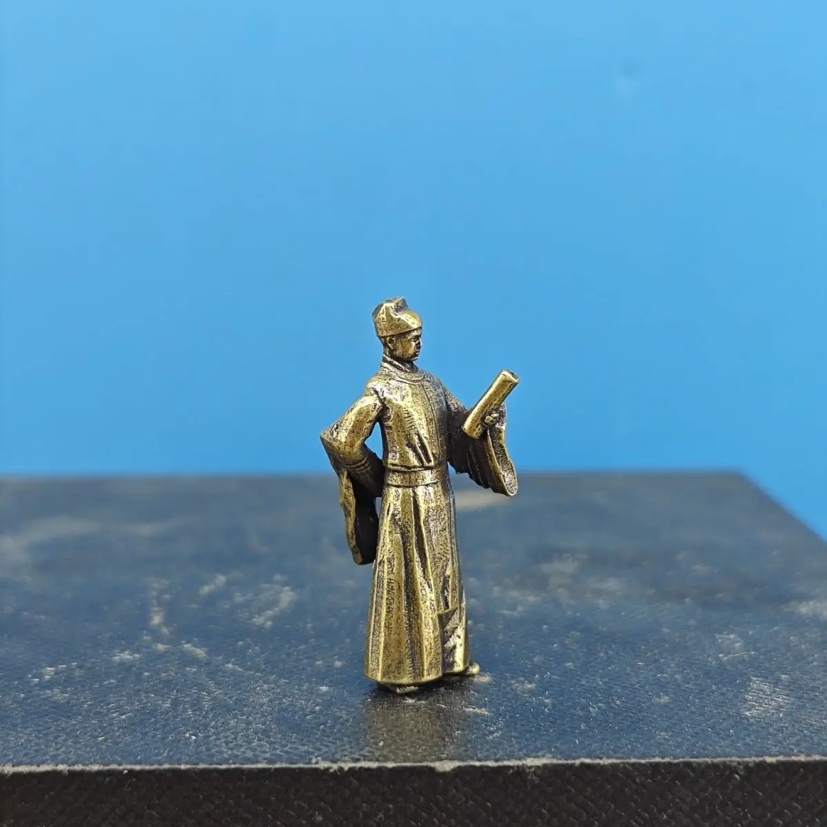 Ancient-style bronze scholar, the importance of reading, miniature landscape figurine for potted scenery, fish tank decoration
