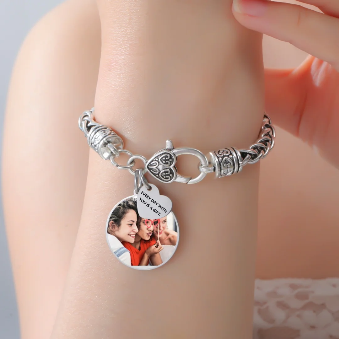 Customized Photo Circular Pendant Bracelet Alloy Personalized Name Text Heart-Shaped Couple Bracelet Fashion Jewelry